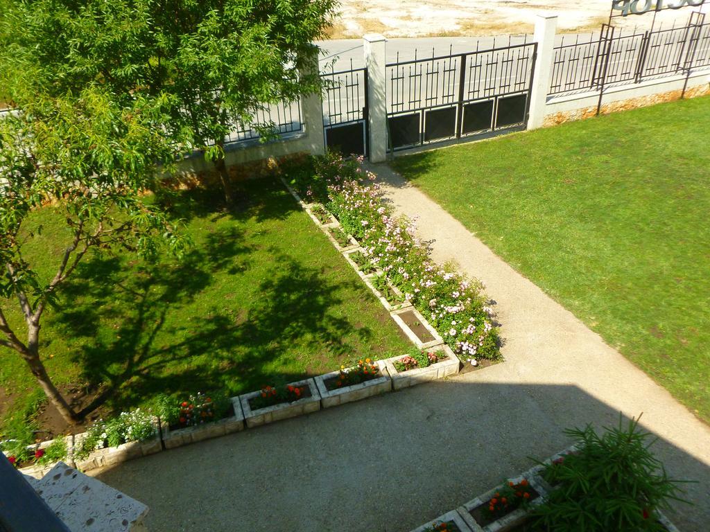 ApartHotel Prostor Kavarna Exterior foto