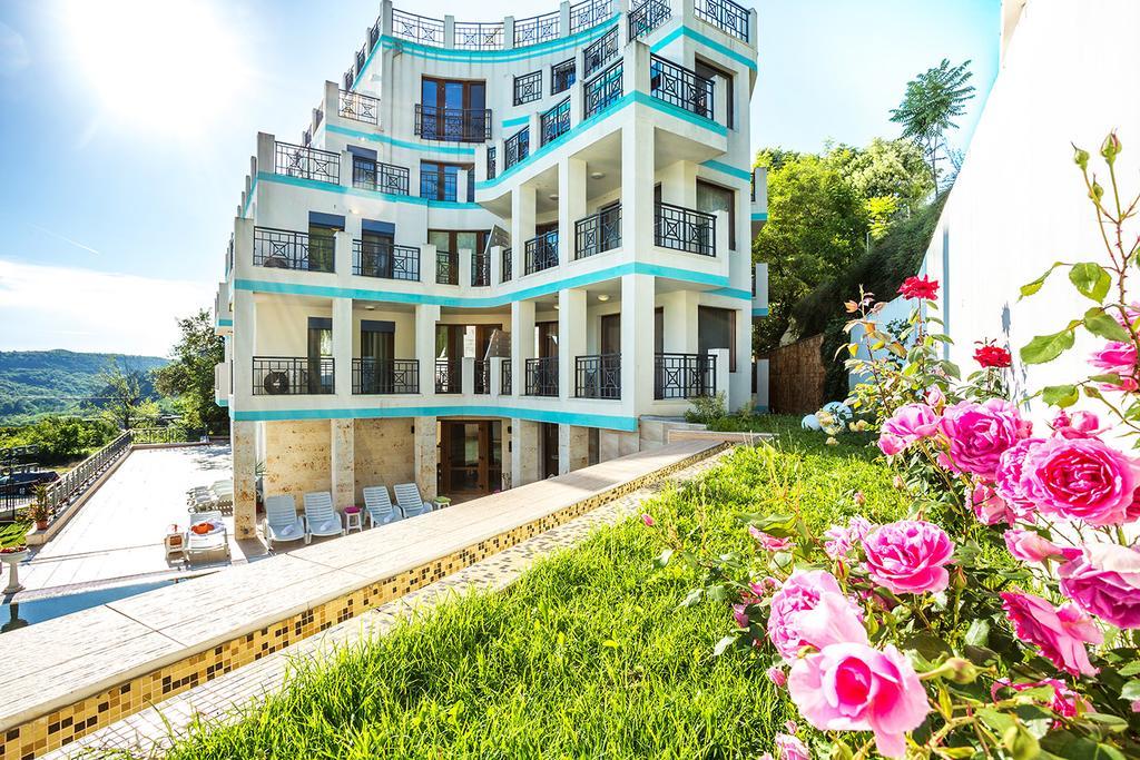 ApartHotel Prostor Kavarna Exterior foto